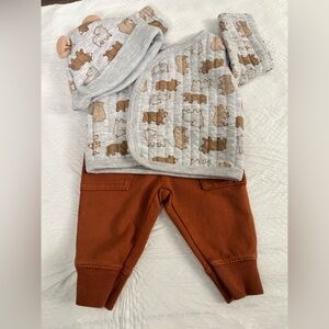 Cozy Bear Print Kids Matching Set in Light Gray and Rust